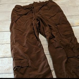 Chocolate. The North Face. Capri cargo. Medium